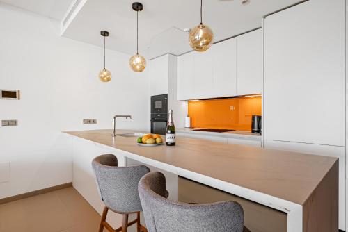 Modern apartment in prestigious el Higueron