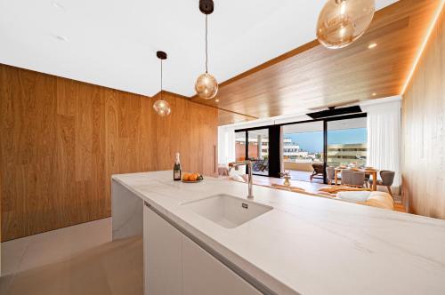 Modern apartment in prestigious el Higueron