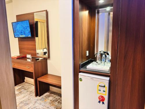 Kuchyň nebo kuchyňský kout v ubytování فندق الريادة جراند