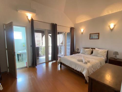 Ένα ή περισσότερα κρεβάτια σε δωμάτιο στο Waterside Complex - Beachfront Villa in Grand Baie