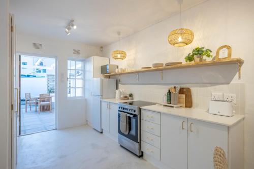 Kuchyň nebo kuchyňský kout v ubytování Ohana Retreat - Unbeatable Location - Sea Views