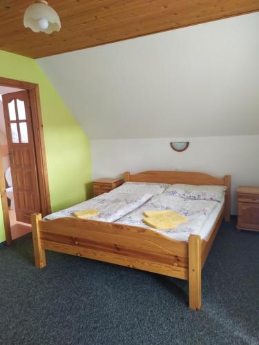 Postel nebo postele na pokoji v ubytování Domček JARKA