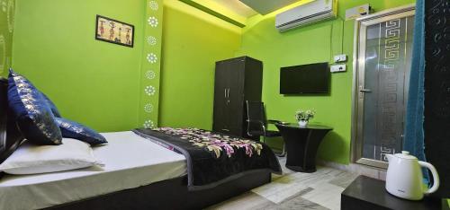 TV a/nebo společenská místnost v ubytování Banjara House n Cafe