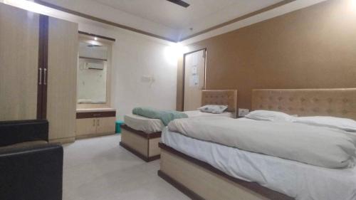 Ένα ή περισσότερα κρεβάτια σε δωμάτιο στο Collection O Saltlake Aadhar Office Formerly A&M Regency