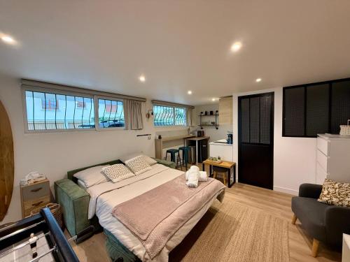 a bedroom with a bed and a living room at Superbe studio neuf - 20 min Versailles (jo2024) in Les Clayes-sous-Bois