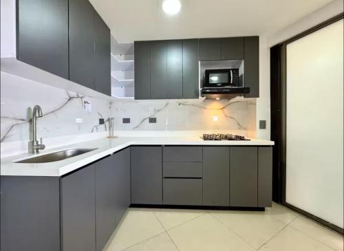 Η κουζίνα ή μικρή κουζίνα στο Praga Room Unicentro