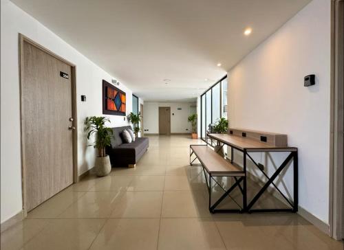 Μια τηλεόραση ή/και κέντρο ψυχαγωγίας στο Praga Room Unicentro