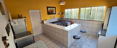 Η κουζίνα ή μικρή κουζίνα στο Casa Vilar Rio Temporada Barreirinhas Lencois Maranhenses