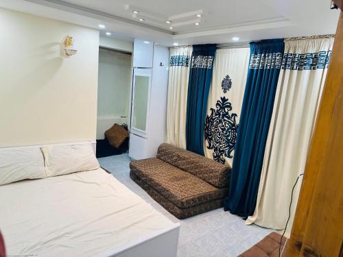 Postel nebo postele na pokoji v ubytování Al Qamar Hieghts