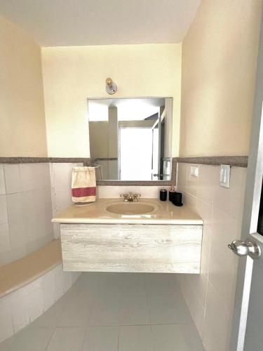 a bathroom with a sink and a mirror at Suite Samborondón cerca de la UEES in SamborondÃ³n
