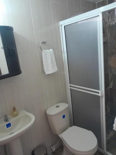 Koupelna v ubytování Habitación cerca Sena-Uis