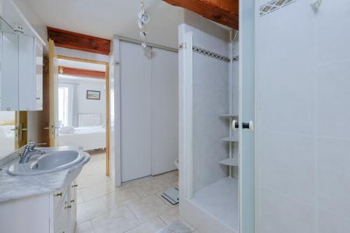 a bathroom with a sink and a shower at Gîtes Tautavel in Tautavel