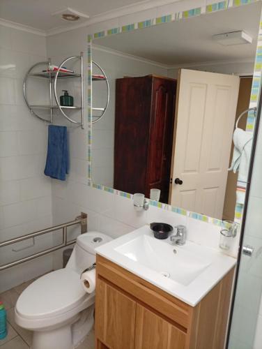 Koupelna v ubytování Alojamiento Monitor Huáscar