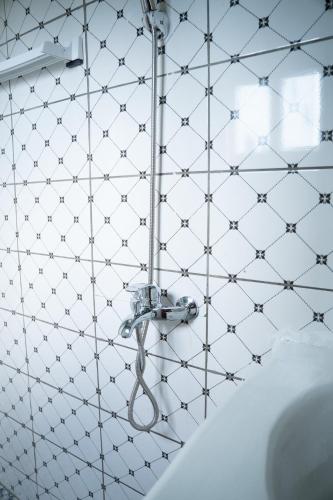 a bathroom with a shower and a sink at HÔTEL Michou in Bafoussam