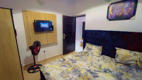 JMC House tesisinde bir odada yatak veya yataklar