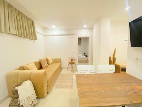 SMART STAY - Cave By the Sea