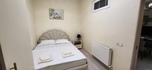 Ένα ή περισσότερα κρεβάτια σε δωμάτιο στο Georgia,Saburtalo berbukis 10street