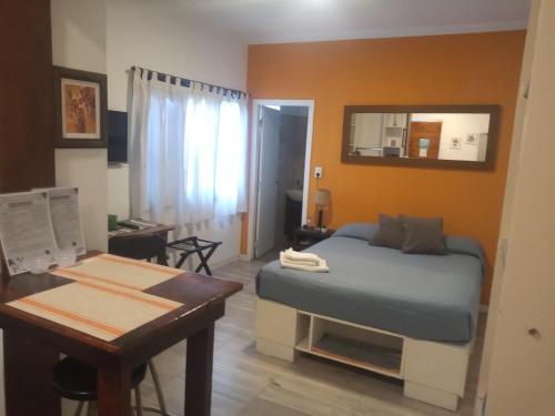 Postel nebo postele na pokoji v ubytování Espacio mas elegido acepta mascotas-Pileta con parrilla Wifi Ropa cama reposeras