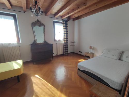 Postel nebo postele na pokoji v ubytování Torre Cà Emo, CasAmarti