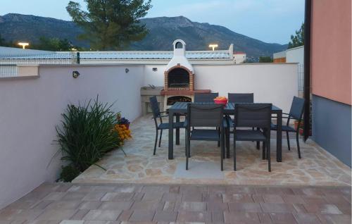 Gorgeous Apartment In Orebic With Wifi