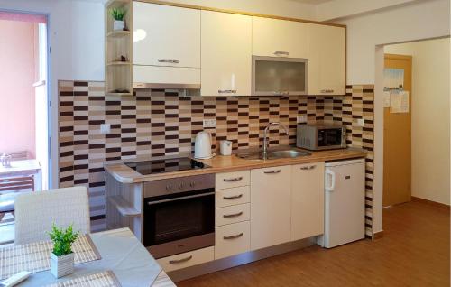 Gorgeous Apartment In Orebic With Wifi
