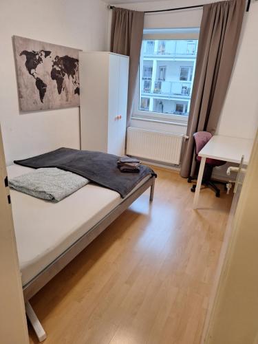 Postel nebo postele na pokoji v ubytování Privatroom small 5 min from Railstation