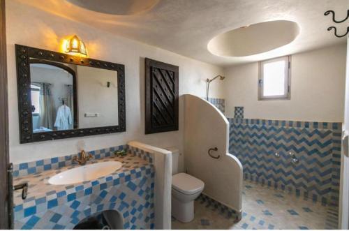 Ένα μπάνιο στο Your Hotel Room Merzouga