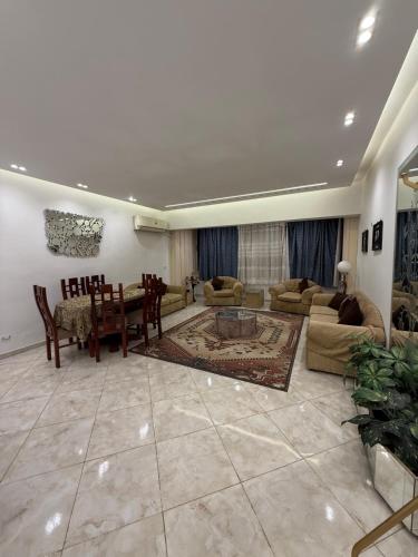 شقه فندقيه امام سيتي ستارز