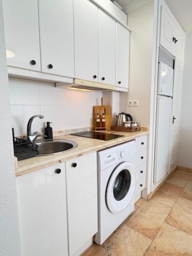 Küche/Küchenzeile in der Unterkunft Aura Beach esencia mediterránea