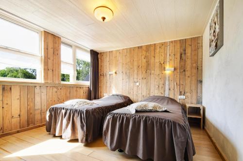Un pat sau paturi într-o cameră la Lokven Hoeve