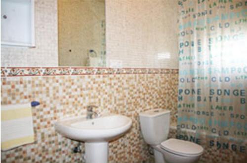 Kylpyhuone majoituspaikassa Apartamentos La Palmera