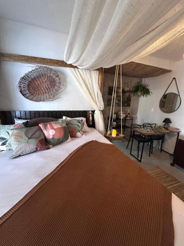 Una cama o camas en una habitación de Hospedaria Ana Julia