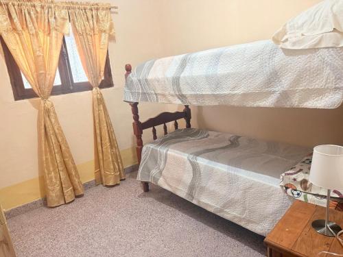 Giường trong phòng chung tại House close to everything