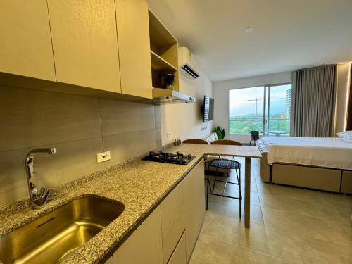 Η κουζίνα ή μικρή κουζίνα στο Apartamento cerca del mar- SantaMarina-604