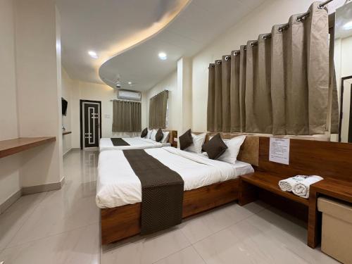 a bedroom with two beds in a room at Hotel Anantshree Inn Shree Mahakaleshwar Temple Ujjain in Ujjain