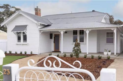 Το κτήριο όπου στεγάζεται  η παραθεριστική κατοικία