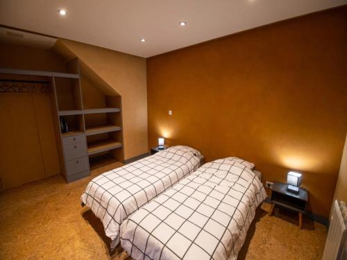 a bedroom with two beds in a room at Mountain-view eco-friendly cottage in Marcoux