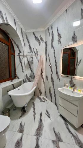 a bathroom with a bird design on the wall at Otyak Plaza in Pʼarakʼar