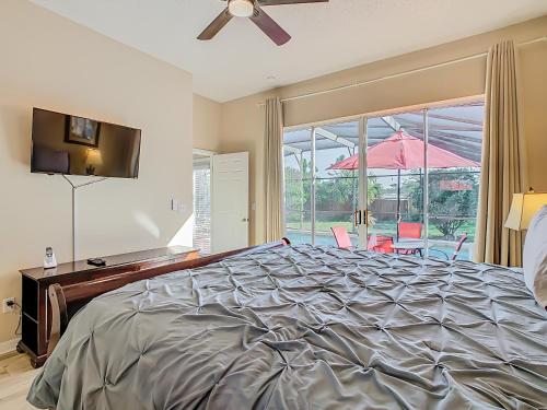Pool, spa & game room near theme parks photo 34