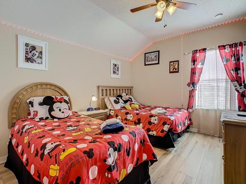 Pool, spa & game room near theme parks photo 51