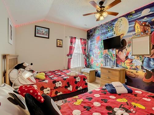 Pool, spa & game room near theme parks photo 52
