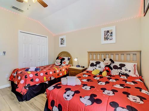 Pool, spa & game room near theme parks photo 50