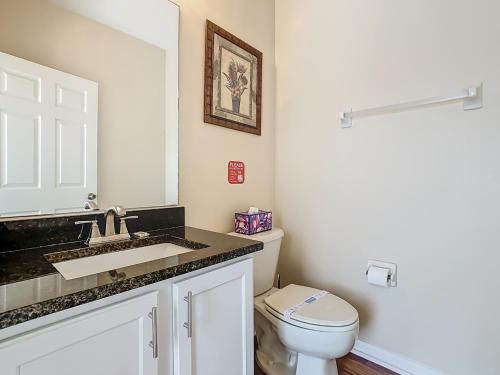 Pool, spa & game room near theme parks photo 33