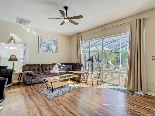 Pool, spa & game room near theme parks photo 30