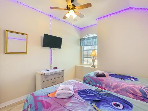 Pool, spa & game room near theme parks photo 45
