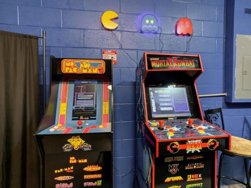 Pool, spa & game room near theme parks photo 58