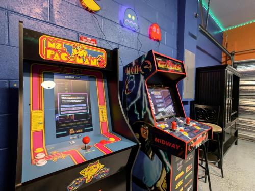 Pool, spa & game room near theme parks photo 54