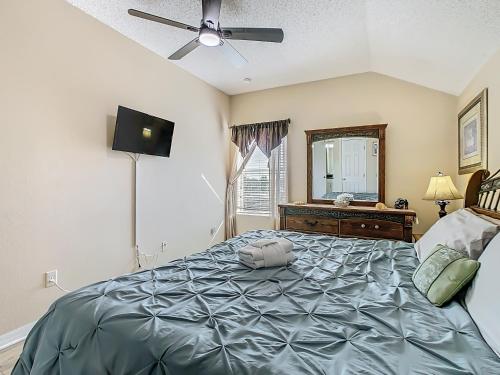 Pool, spa & game room near theme parks photo 39