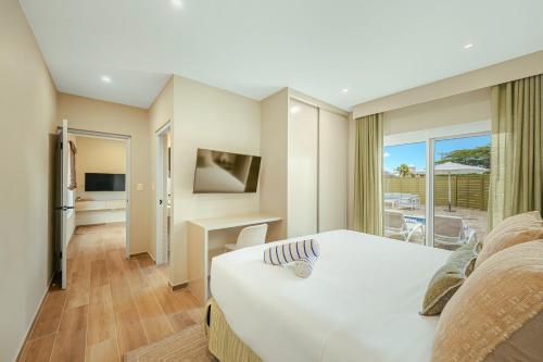 Ένα ή περισσότερα κρεβάτια σε δωμάτιο στο Modern 3BR Pool Villa 3 Mins to Beach by Bocobay