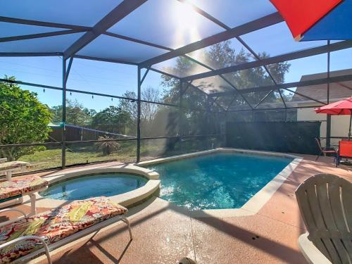 Pool, spa & game room near theme parks photo 16